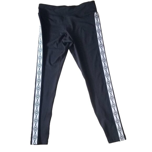 Umbro Active Leggings Black Capri Sz XL Juniors (Runs Small) Black & White Geome - Picture 3 of 6